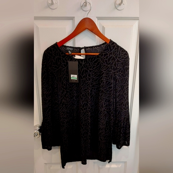 Jones New York, black velvet, flutter sleeve high-low top, size large, nwt - Picture 1 of 7